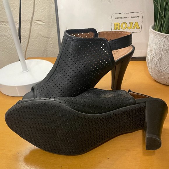 Ateliers Perforated Peep Toe Sling Black Shoes - Picture 2 of 3